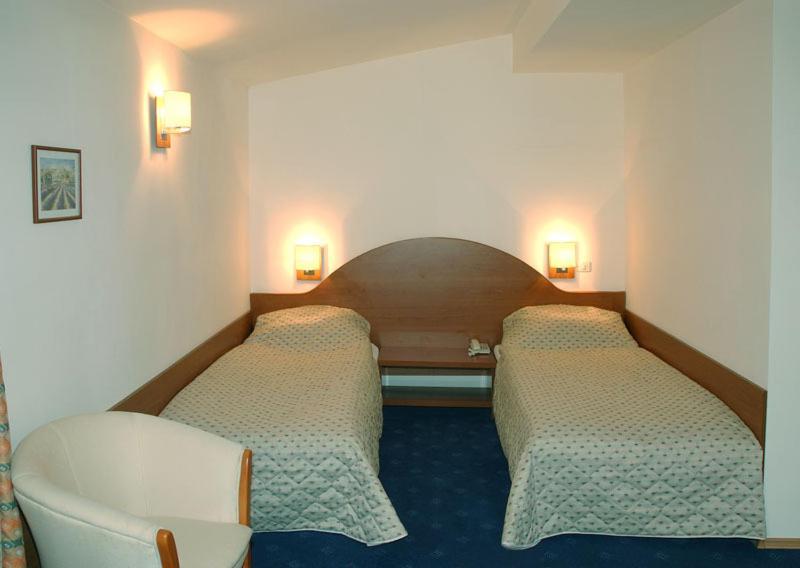 Hotel Irisa Boekarest Kamer foto