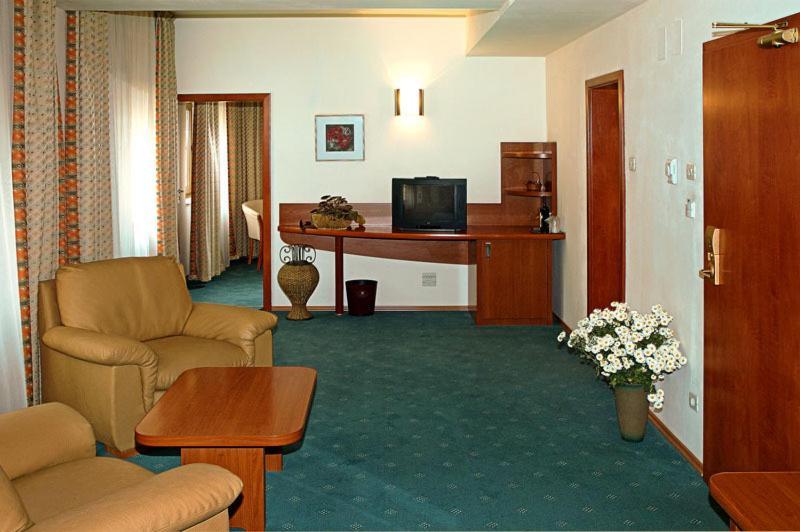 Hotel Irisa Boekarest Kamer foto